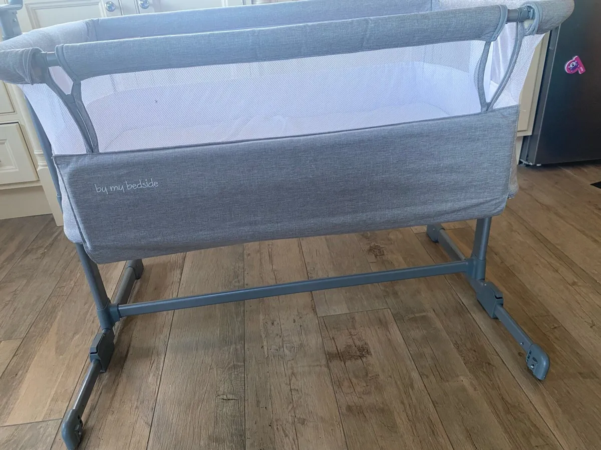 Next to me Crib - Image 1