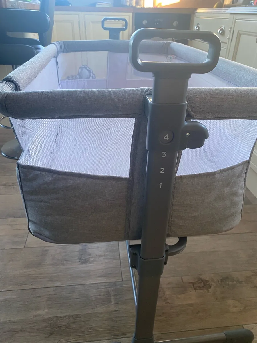 Next to me Crib - Image 3