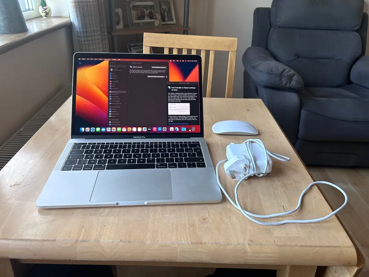 MacBook Pro 14.1 - Image 2