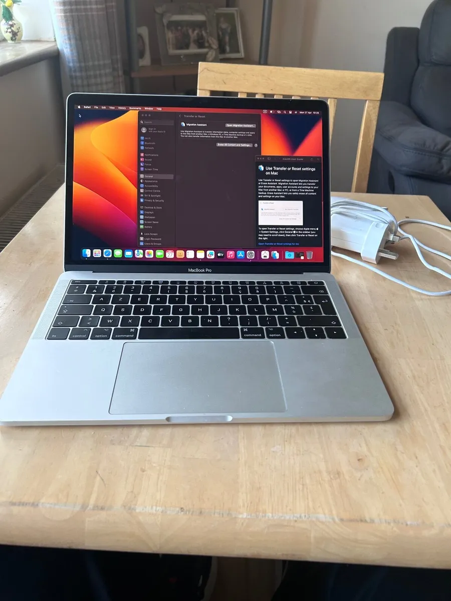 MacBook Pro 14.1 - Image 3