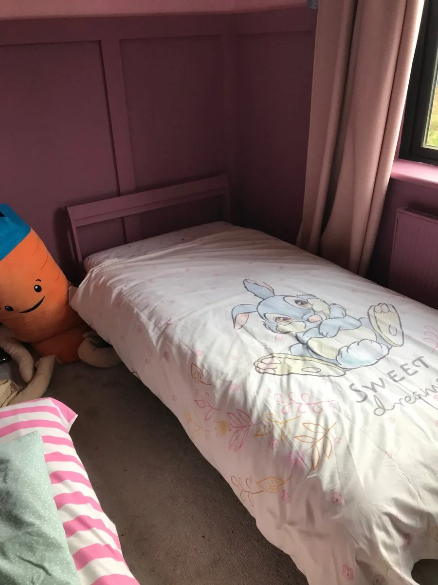 Single bed - Image 2