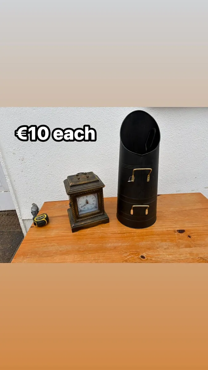 Clock  & turf bucket €10 each - Image 1