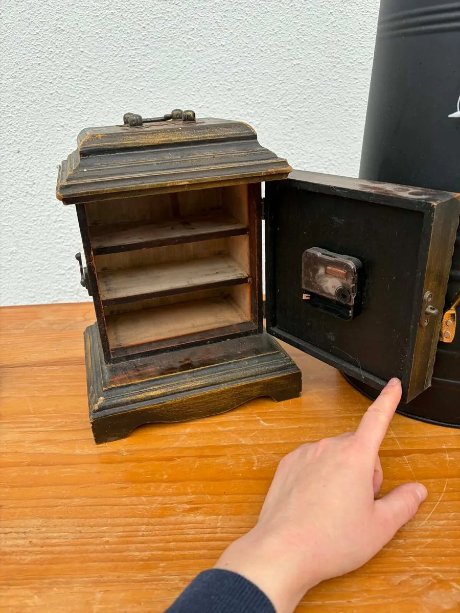 Clock  & turf bucket €10 each - Image 3