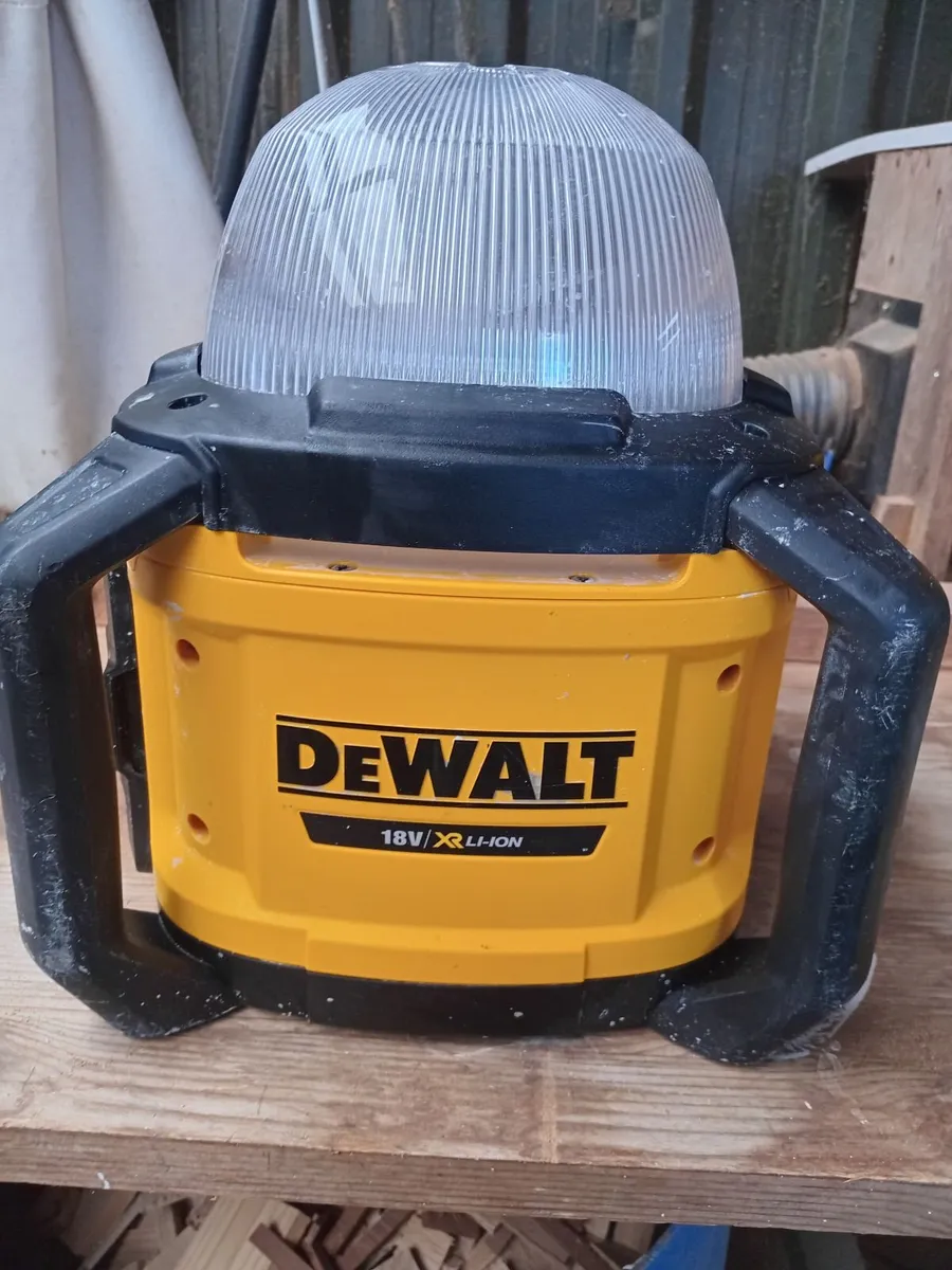 Dewalt DCL074 workspace lamp - Image 1