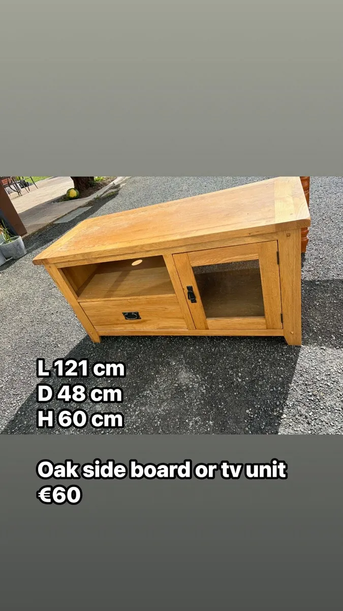 Oak tv unit or side board €60 - Image 1