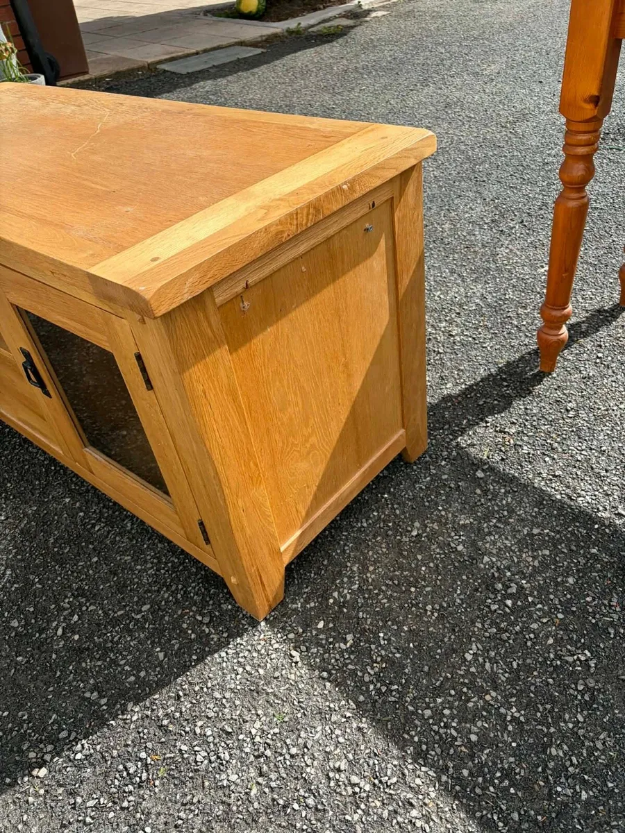 Oak tv unit or side board €60 - Image 2