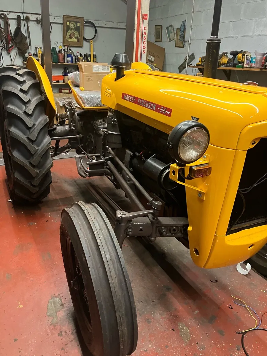 Vintage tractor - Image 2