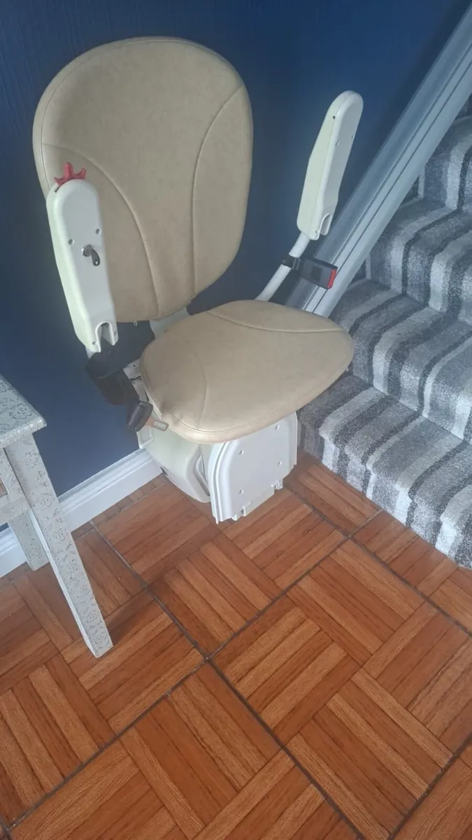 Electric stair lift - Image 1