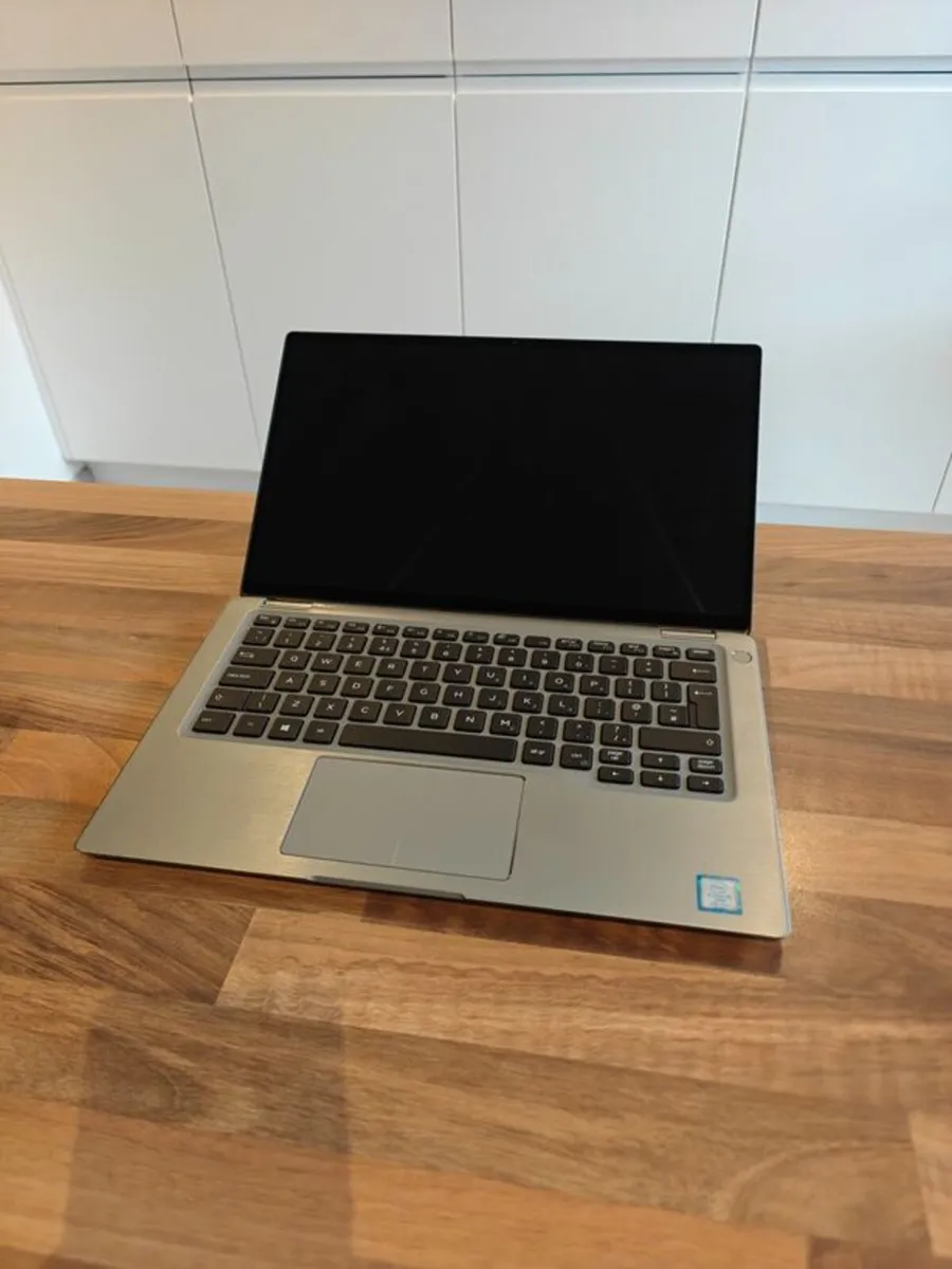 Mega DELL Latitude 7400 2-in-1 360 Rotated Touch - Image 1