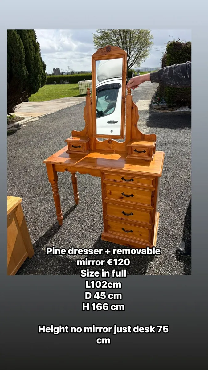 Pine dressing table with removable mirror