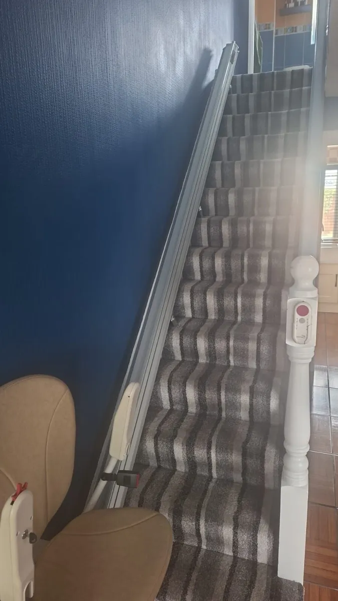 Electric stair lift - Image 2