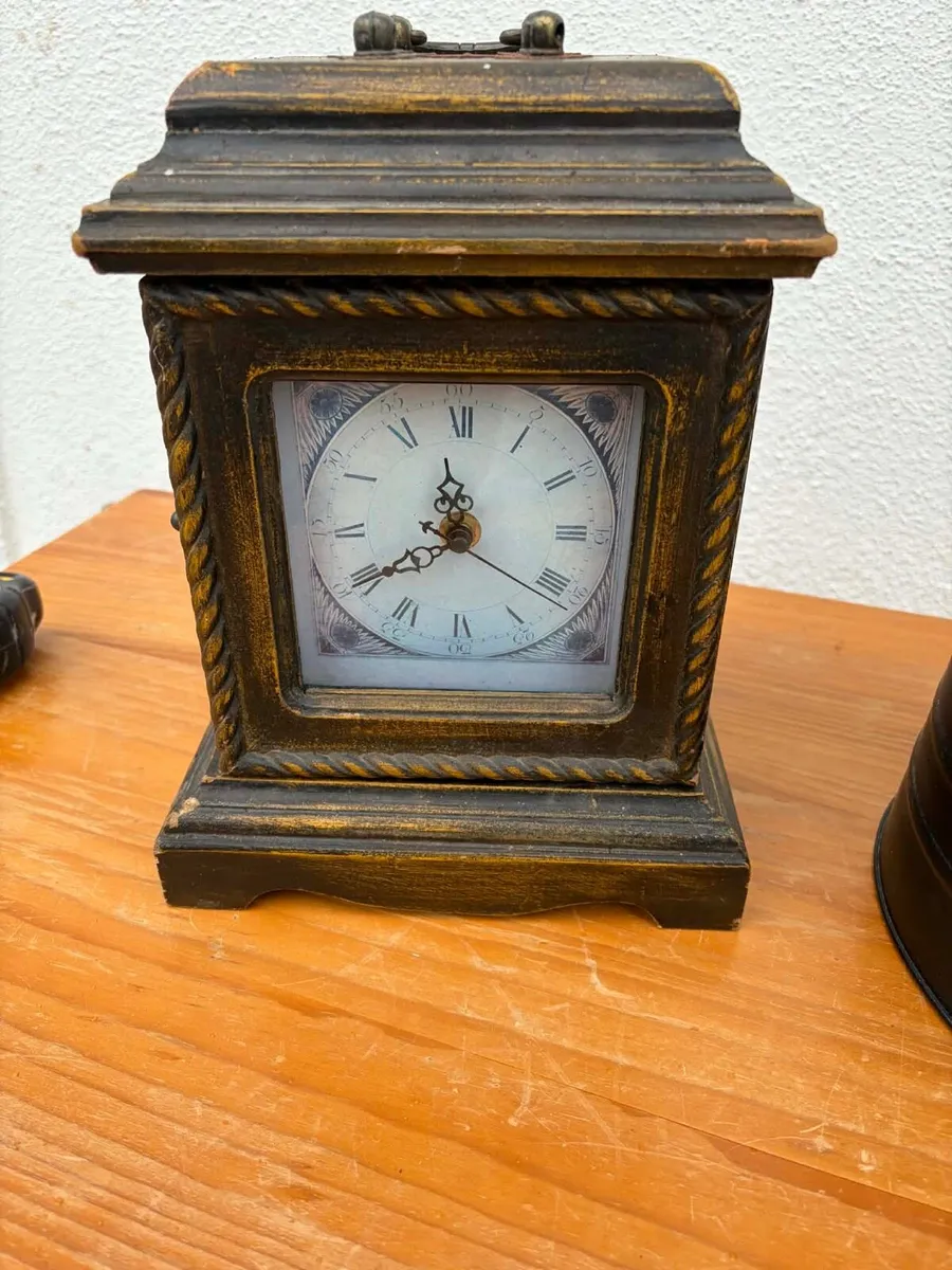 Clock and turf bucket - Image 4