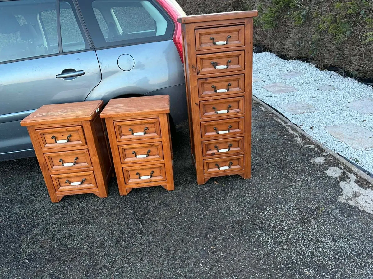 Chest tall and 2 lockers set - Image 1