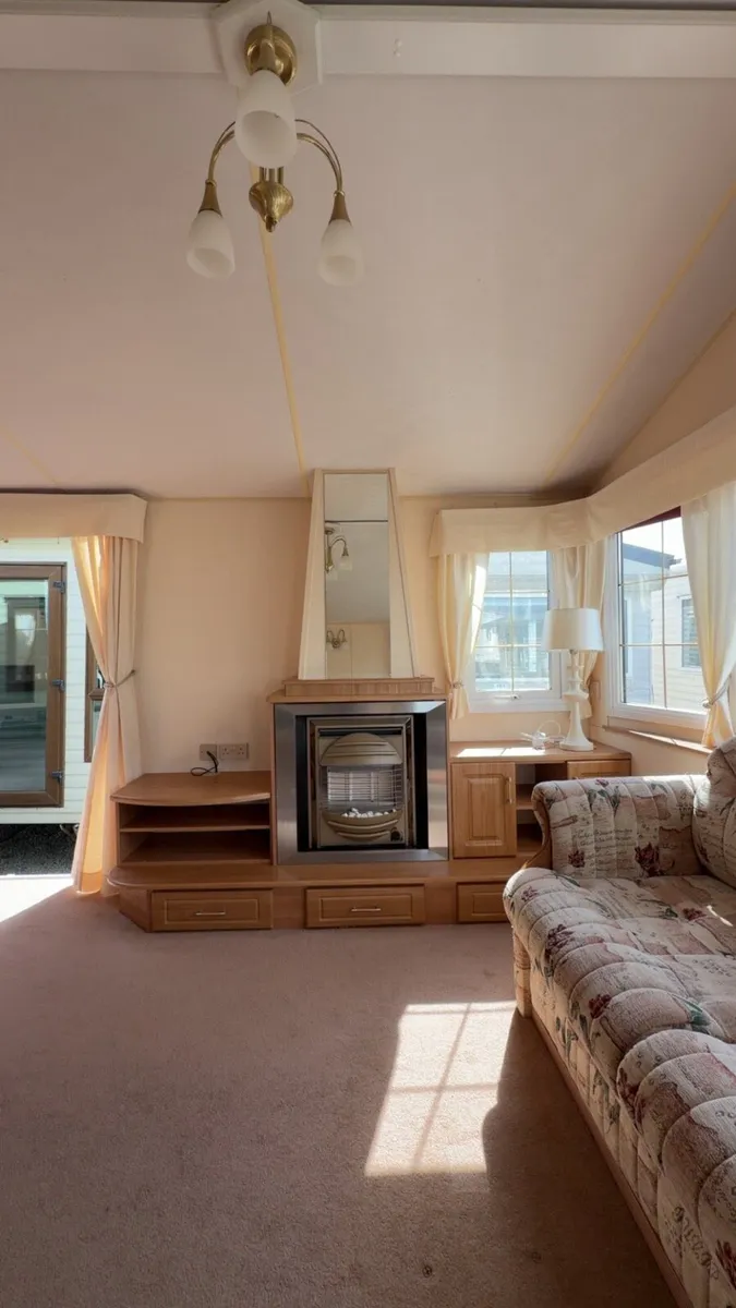 Willerby Granada 33 x 12 / 2 Bed (Winter Pk) - Image 4