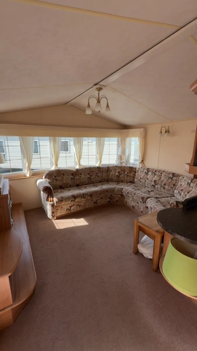 Willerby Granada 33 x 12 / 2 Bed (Winter Pk) - Image 3