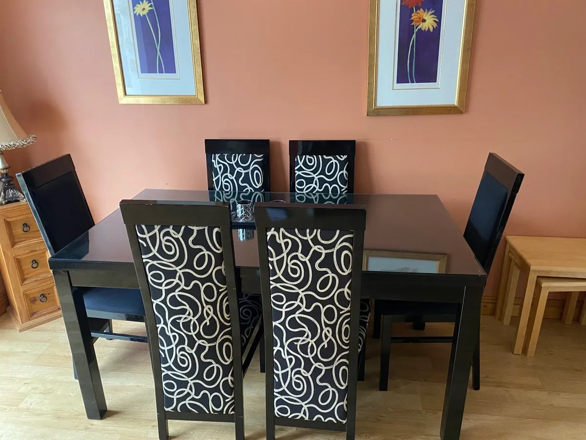Dining table & Chairs - Image 1
