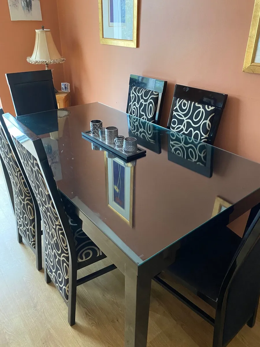 Dining table & Chairs - Image 2