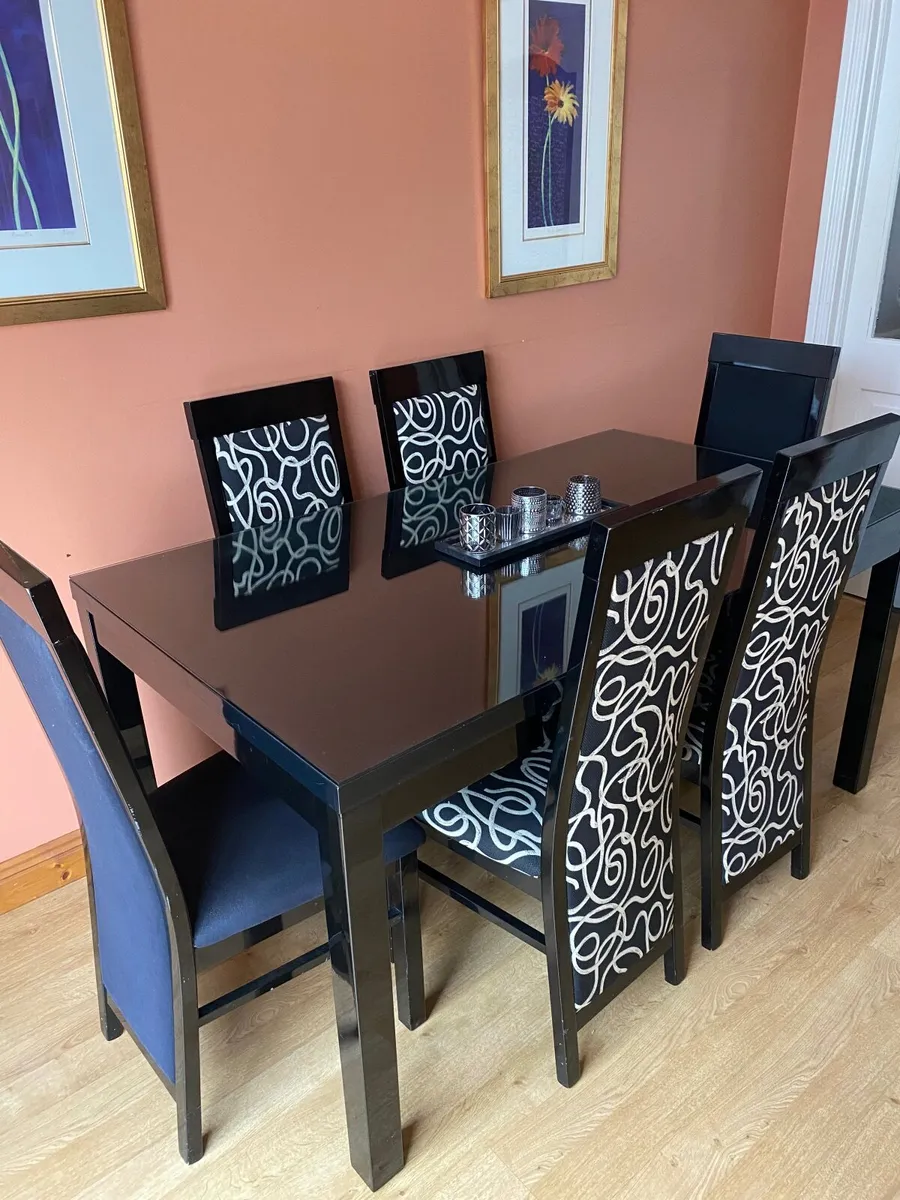 Dining table & Chairs - Image 3