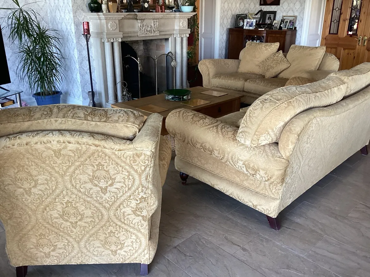 Three piece suite - Image 3