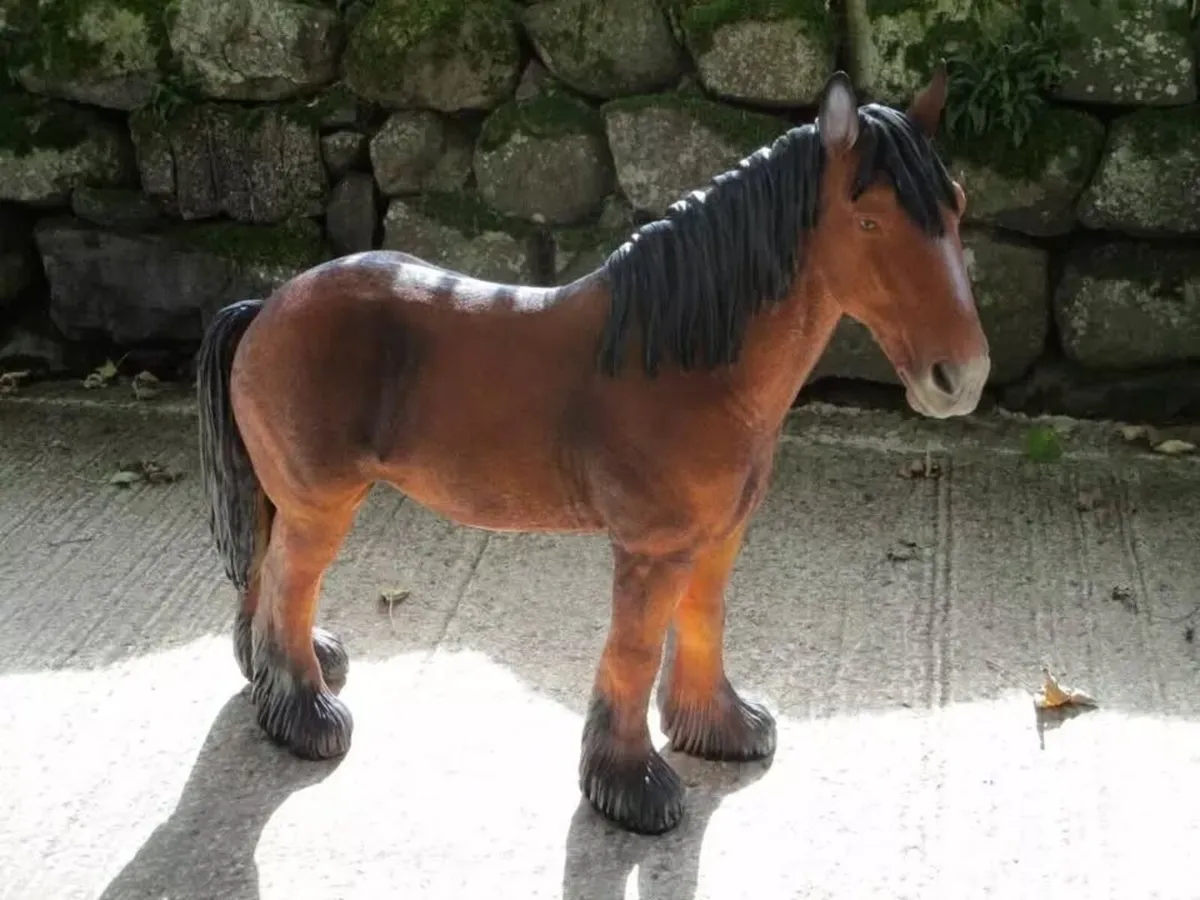 Large Horse Statue - Image 1
