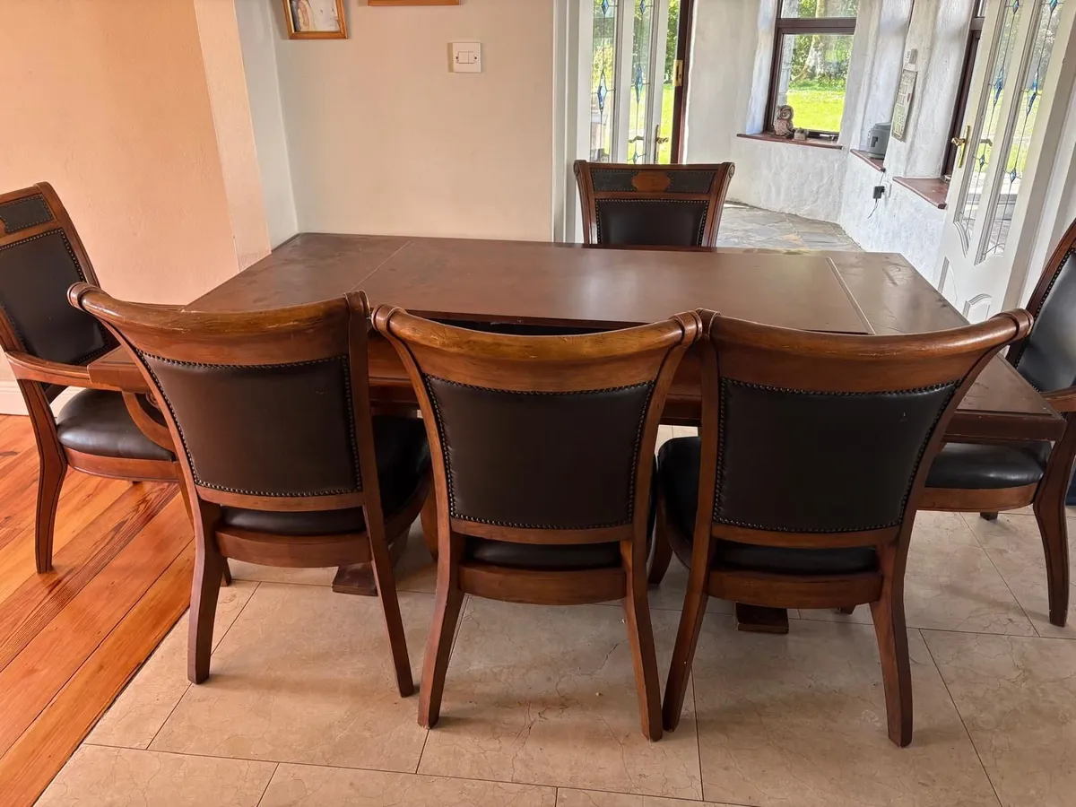 table and chairs - Image 1