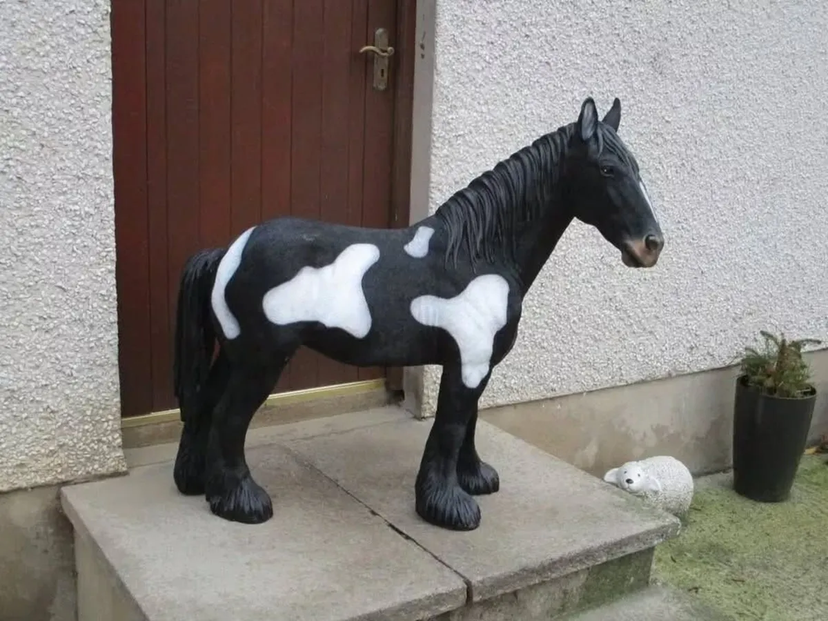 Large Black & White Horse - Image 1
