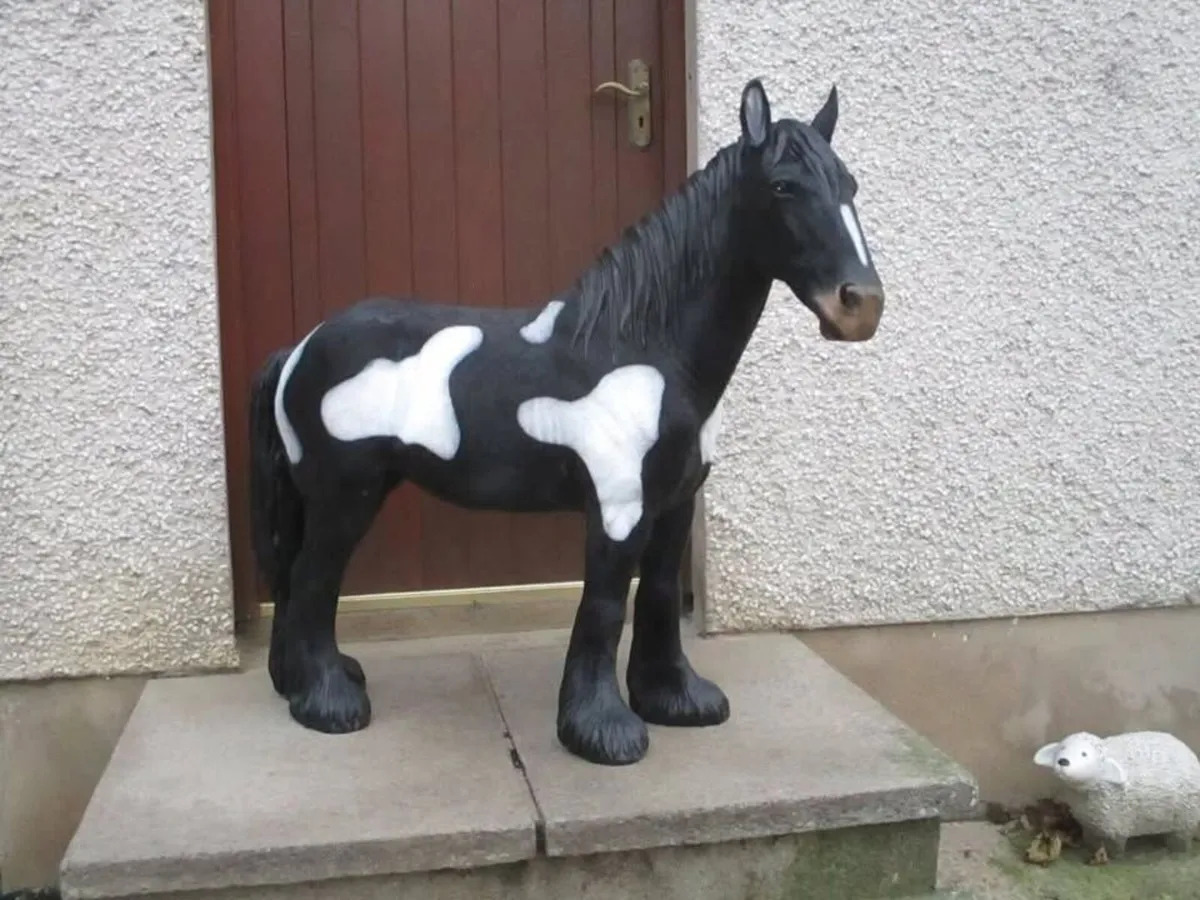 Large Black & White Horse - Image 2