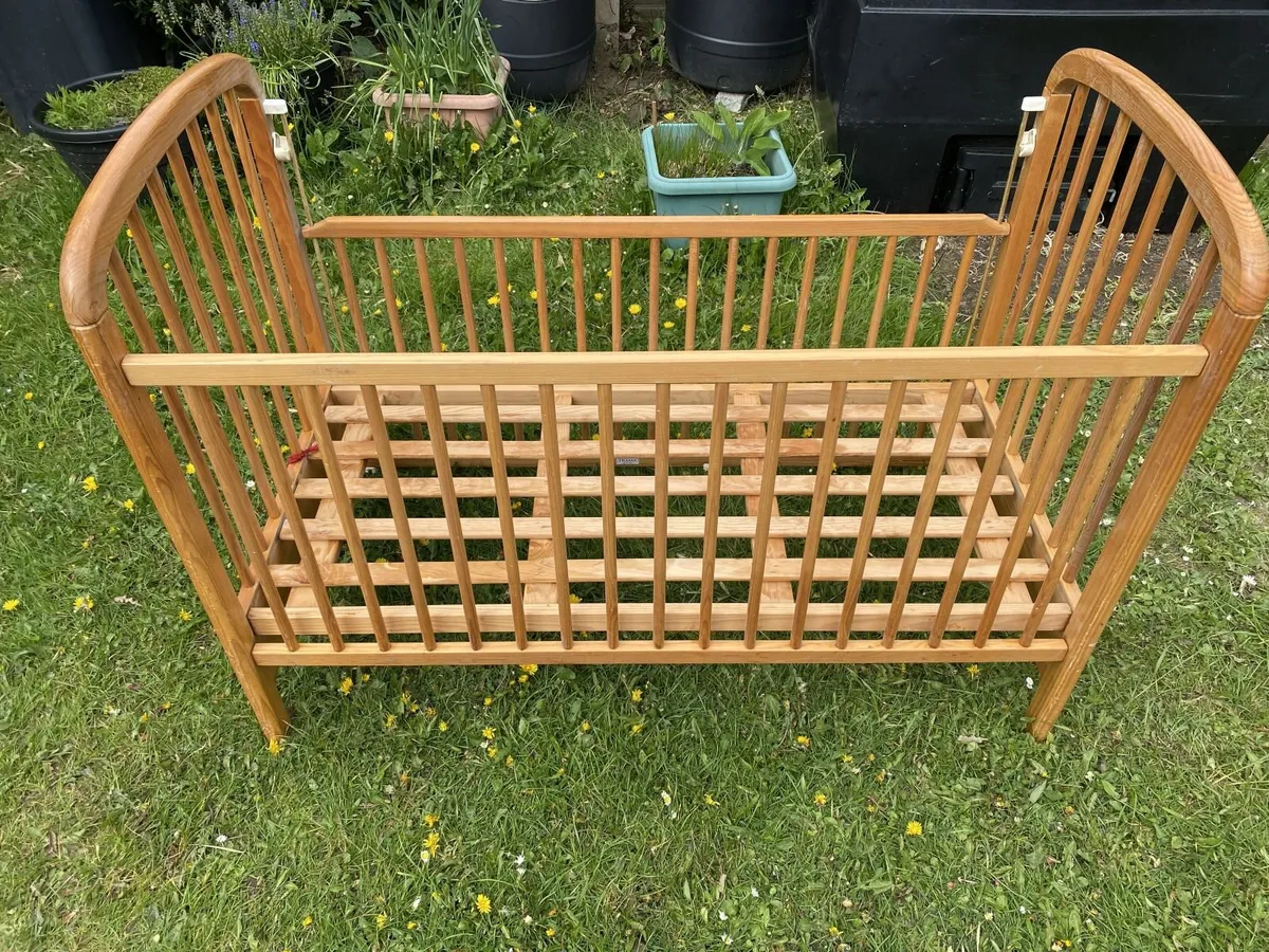 baby cot. Pine - Image 2