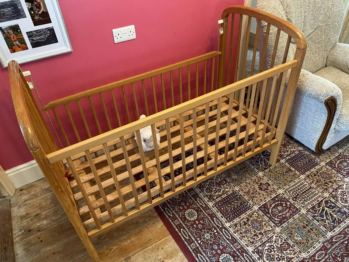 baby cot. Pine - Image 3