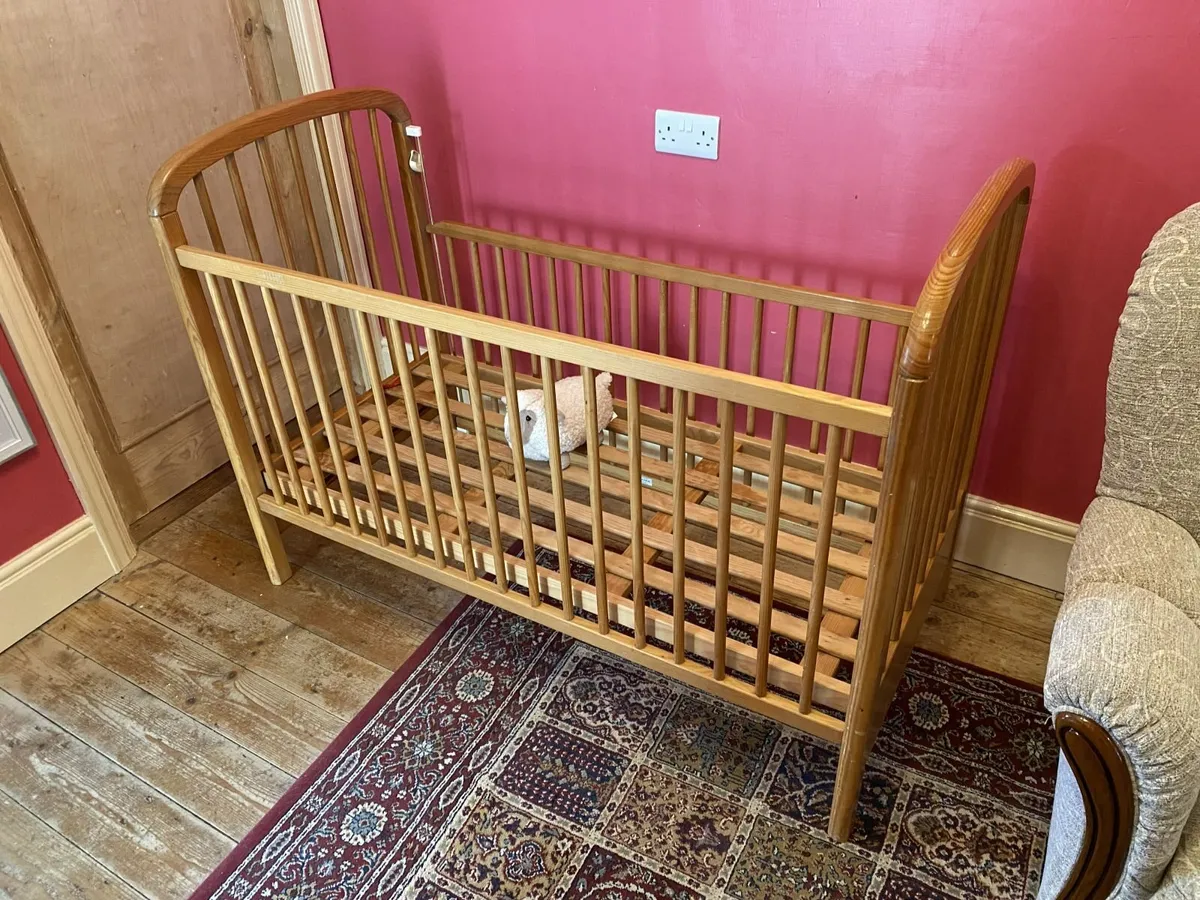 baby cot. Pine - Image 1