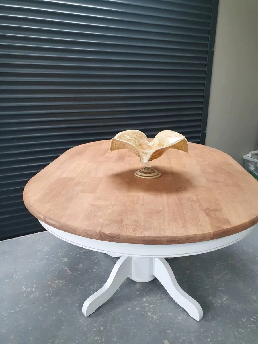 6 seater solid oak dining table - Image 2