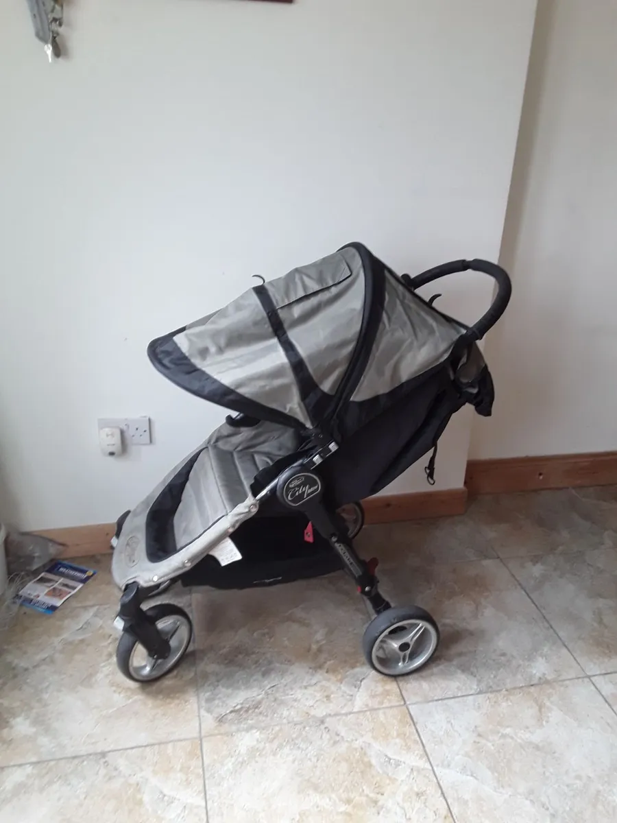 Lovely strong two in one buggy in good condition - Image 2