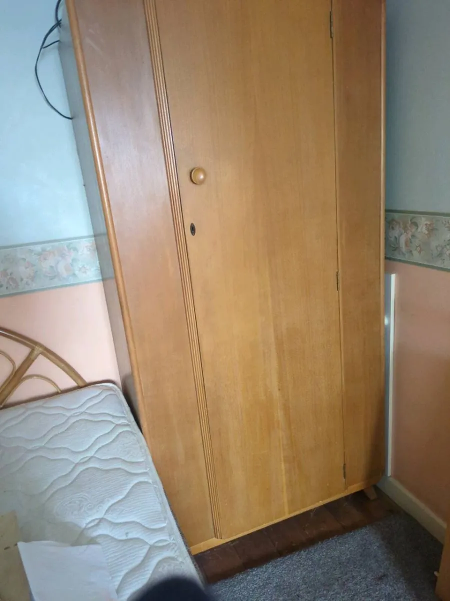 Retro Wardrobe - Image 4