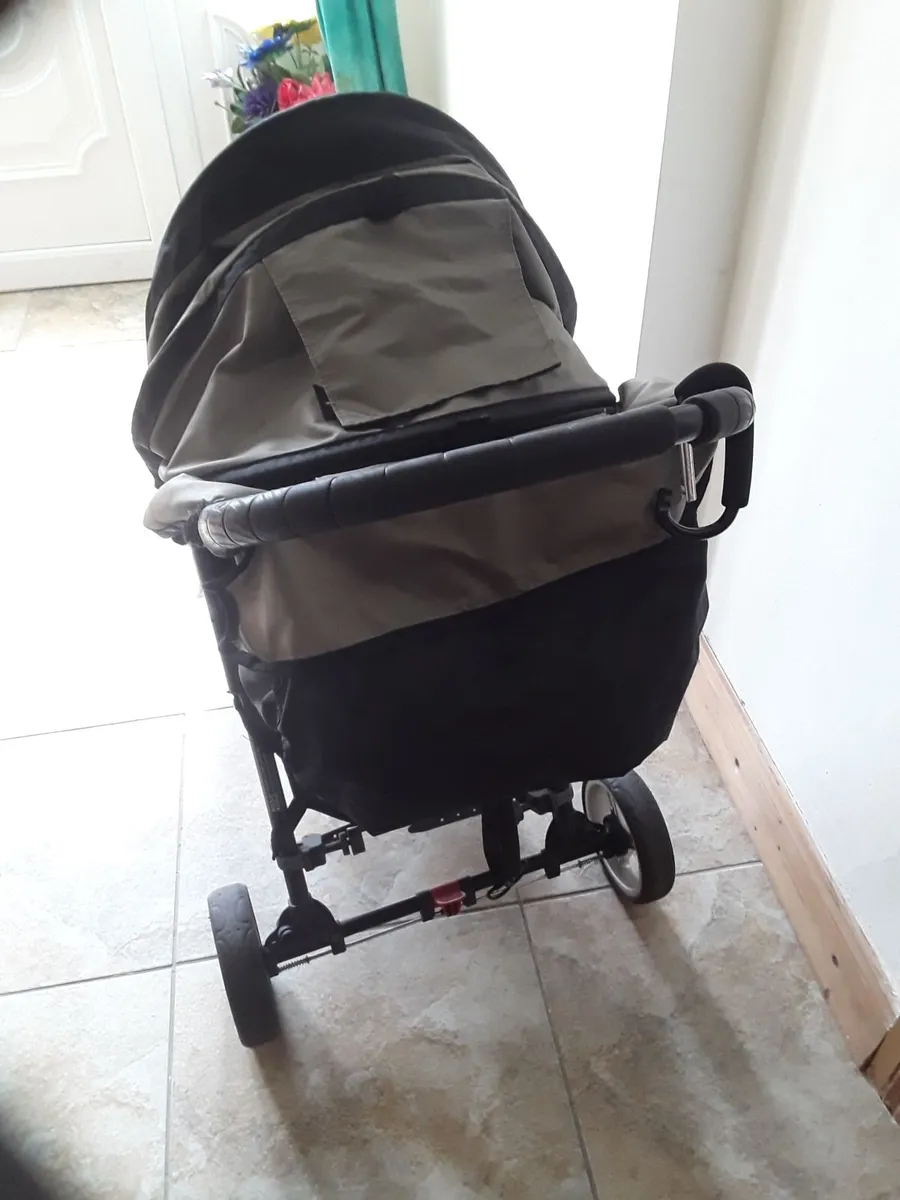 Lovely strong two in one buggy in good condition - Image 4