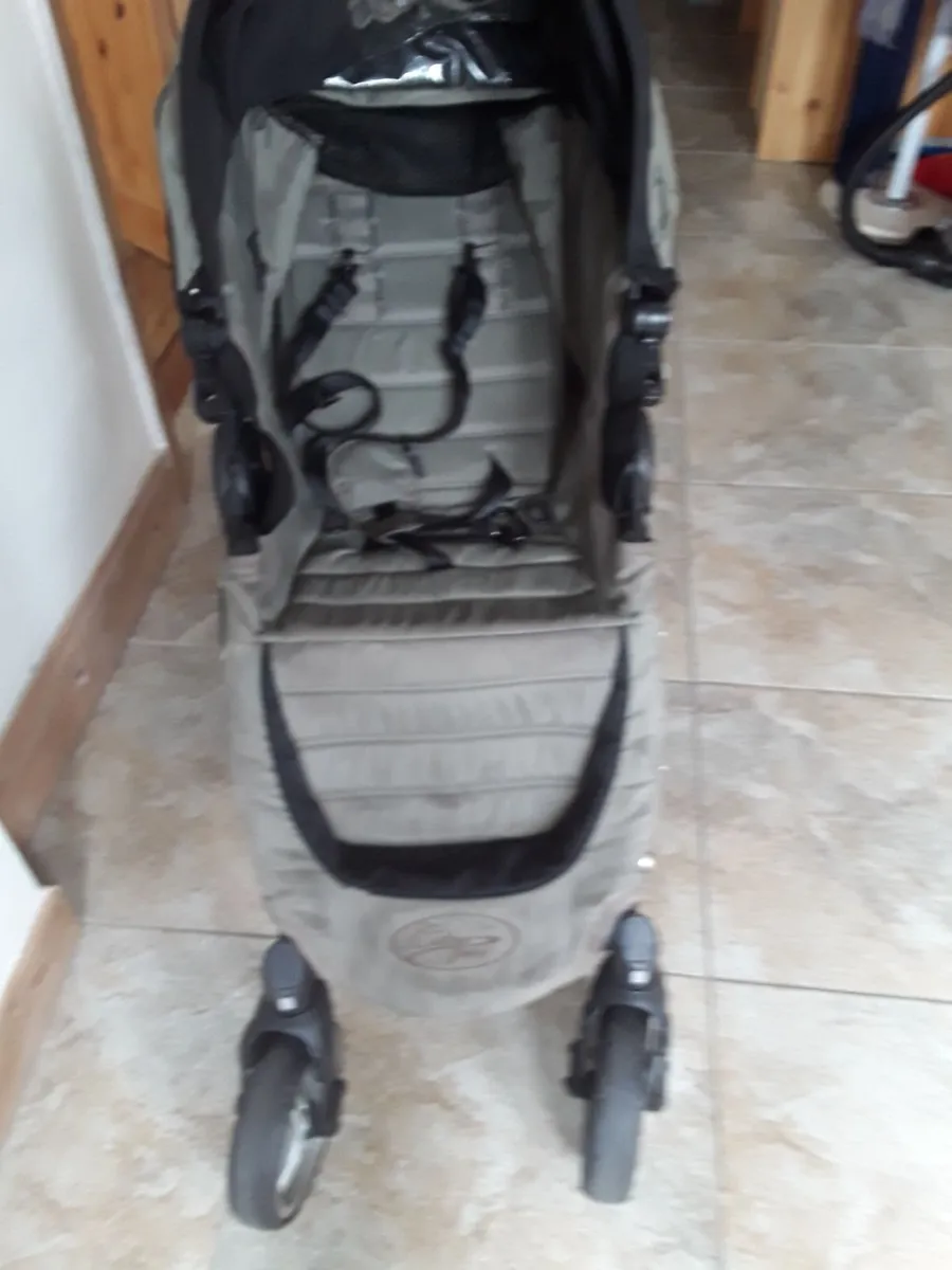 Lovely strong two in one buggy in good condition - Image 3