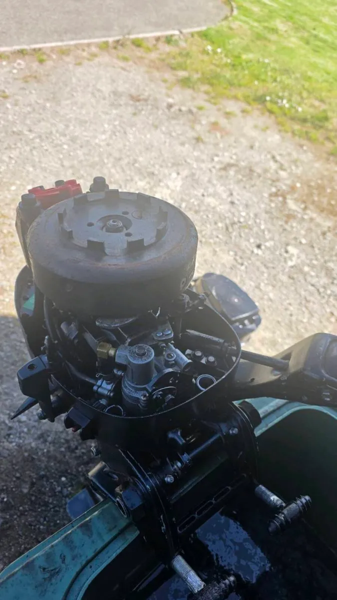4.5hp 2 stroke Mercury outboard - Image 4