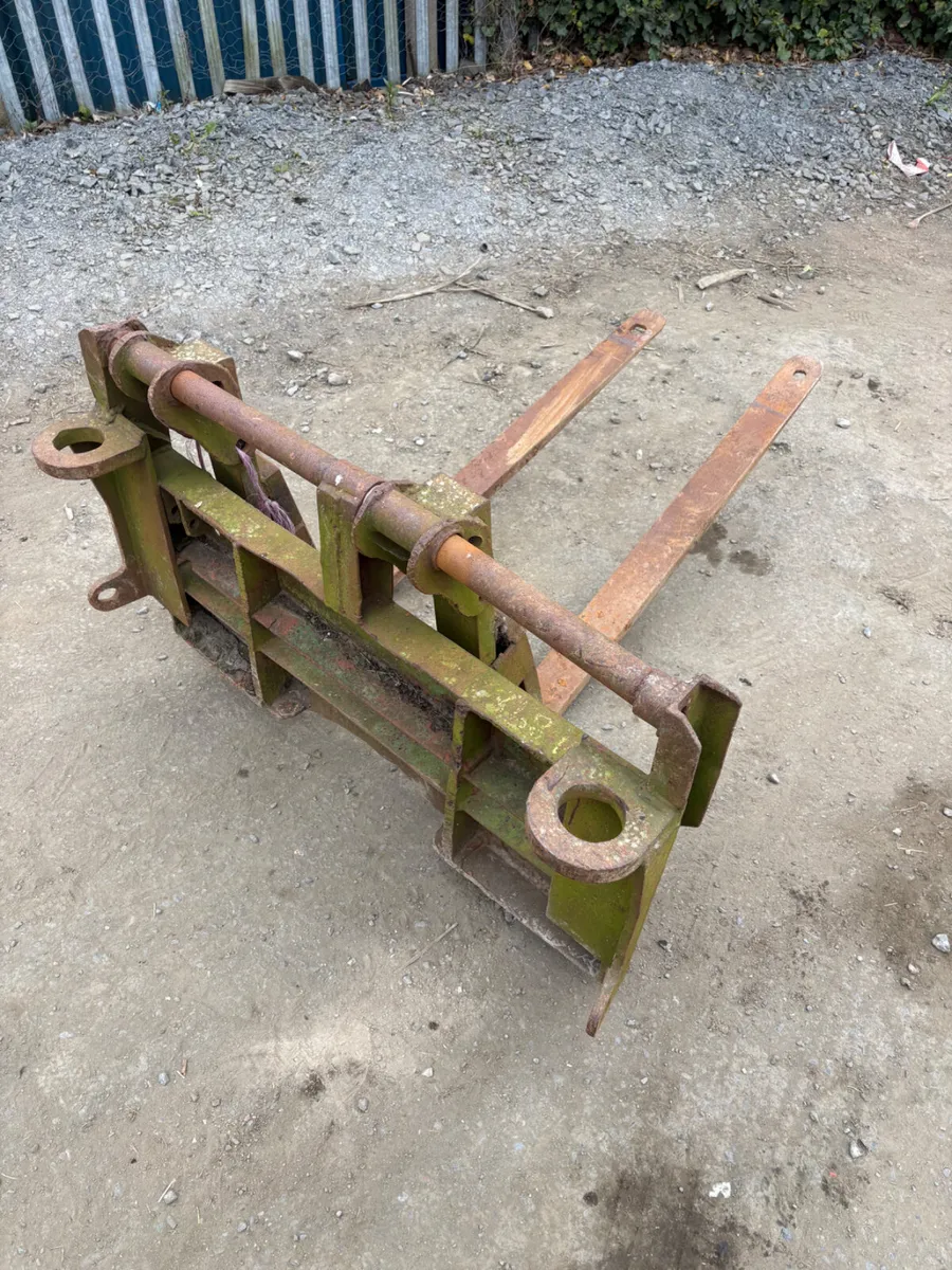 Pin and cone Pallet fork - Image 2