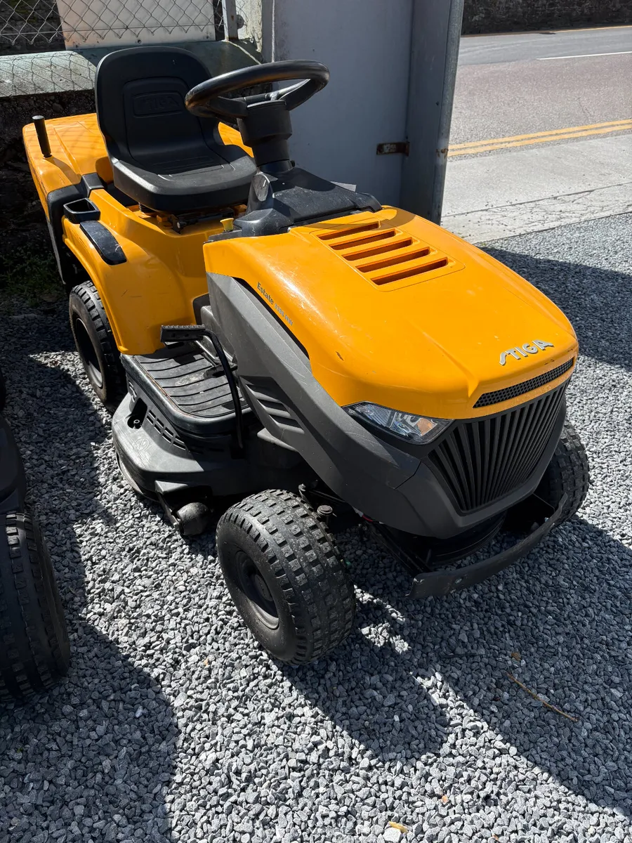 Stiga 3398HW Estate Ride On Mower - Image 1