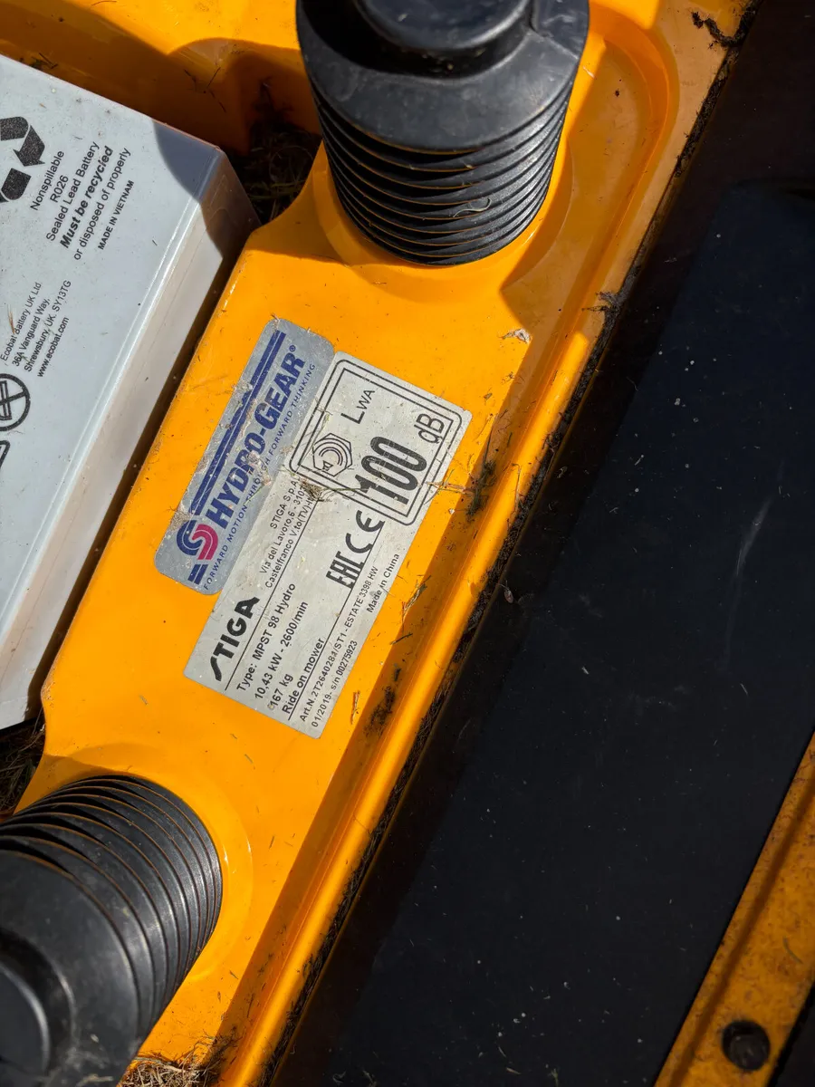 Stiga 3398HW Estate Ride On Mower - Image 3