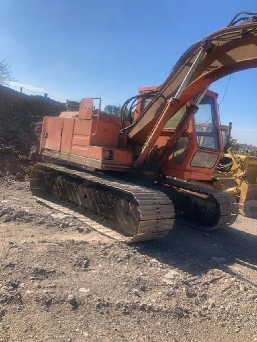 Hitachi Excavators UH63 - Image 1