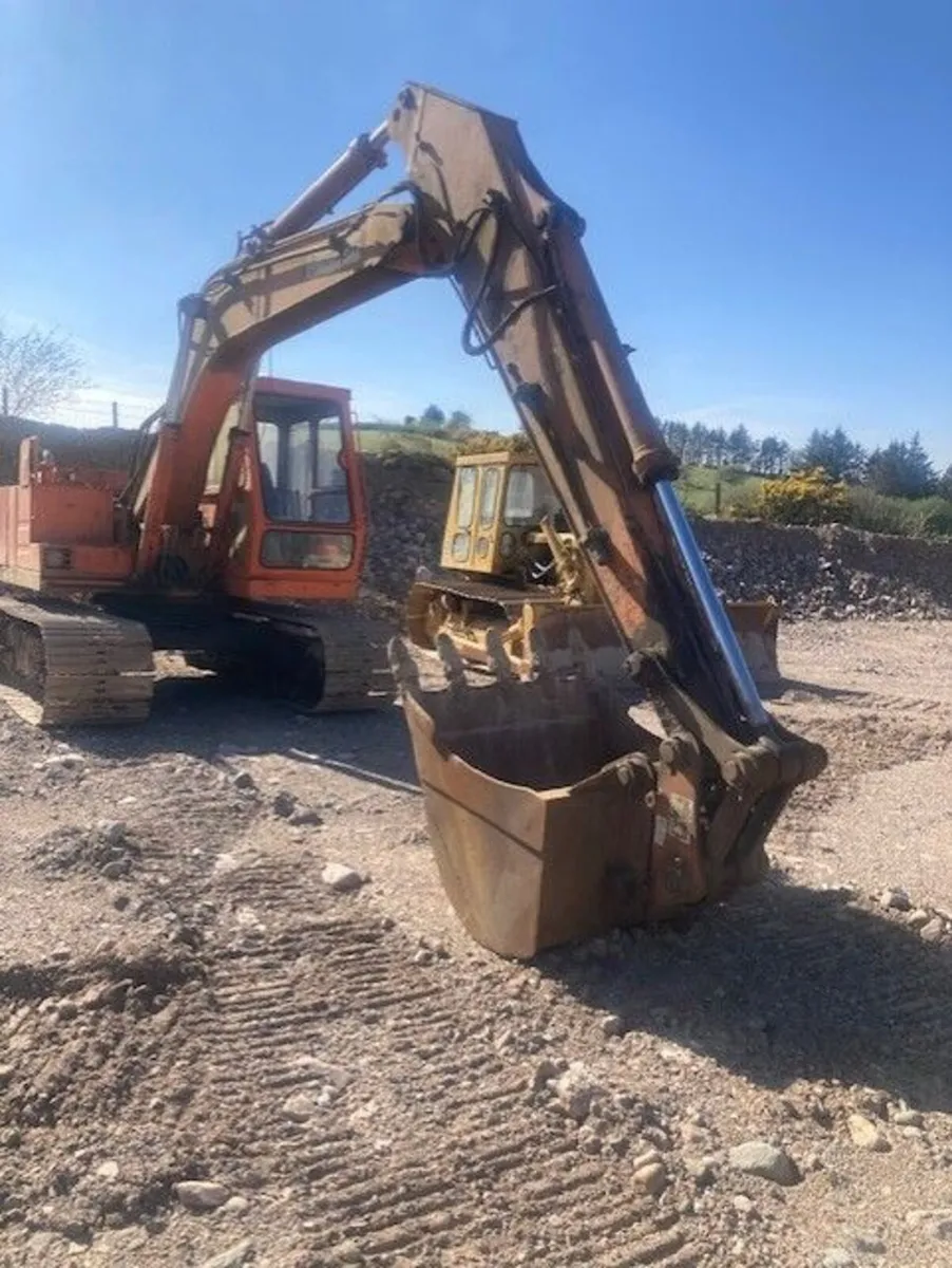 Hitachi Excavators UH63 - Image 4