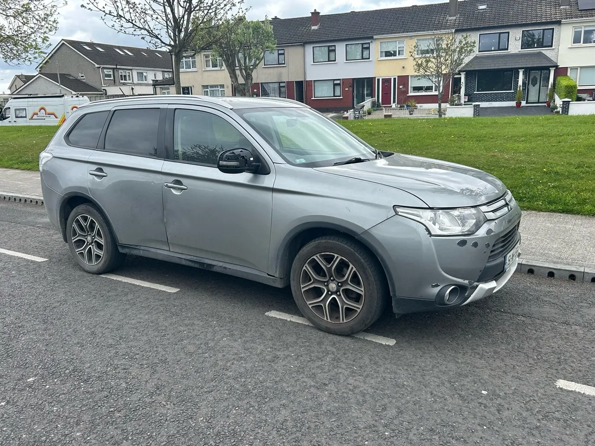 2015 MITSUBISHI OUTLANDER 2.2 DID AUTO/7SEATER - Image 1