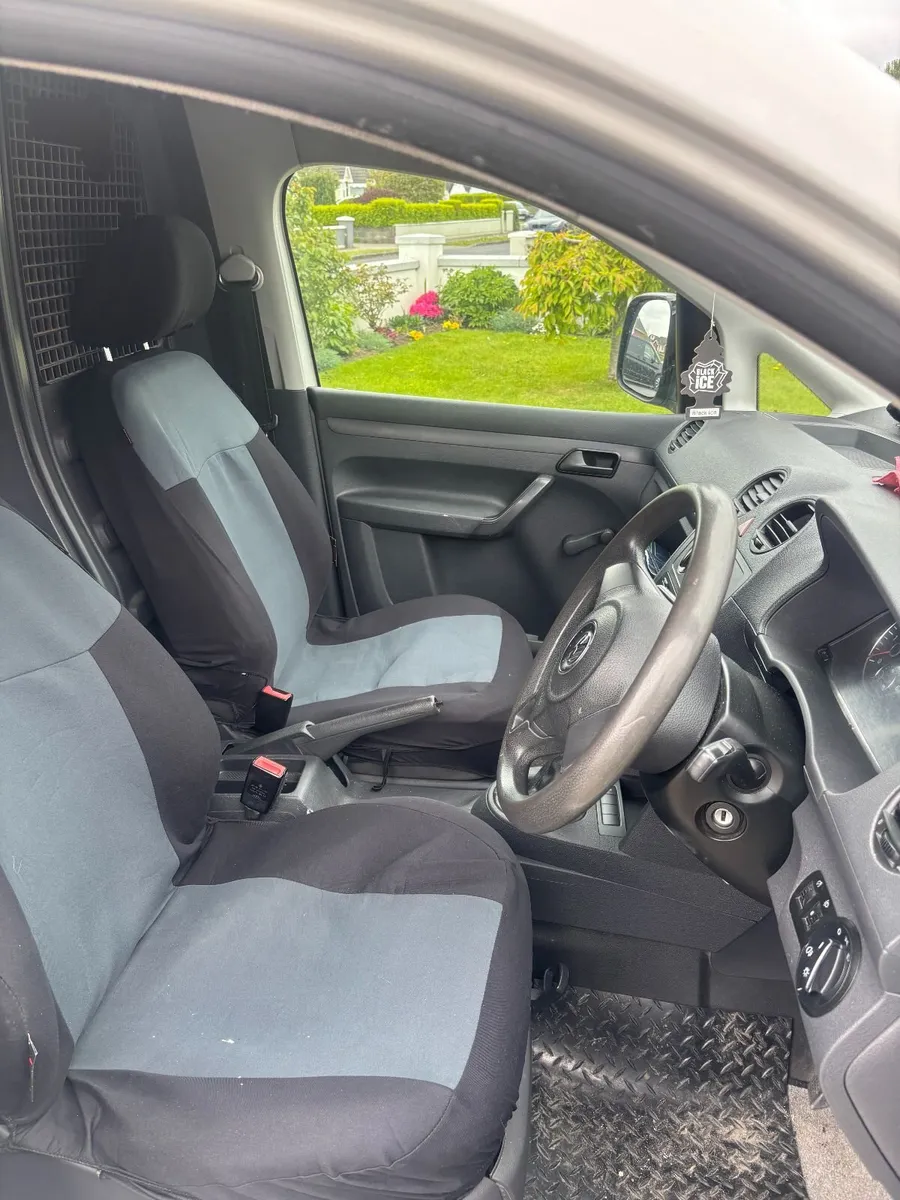 Volkswagen Caddy 2014 - Image 2