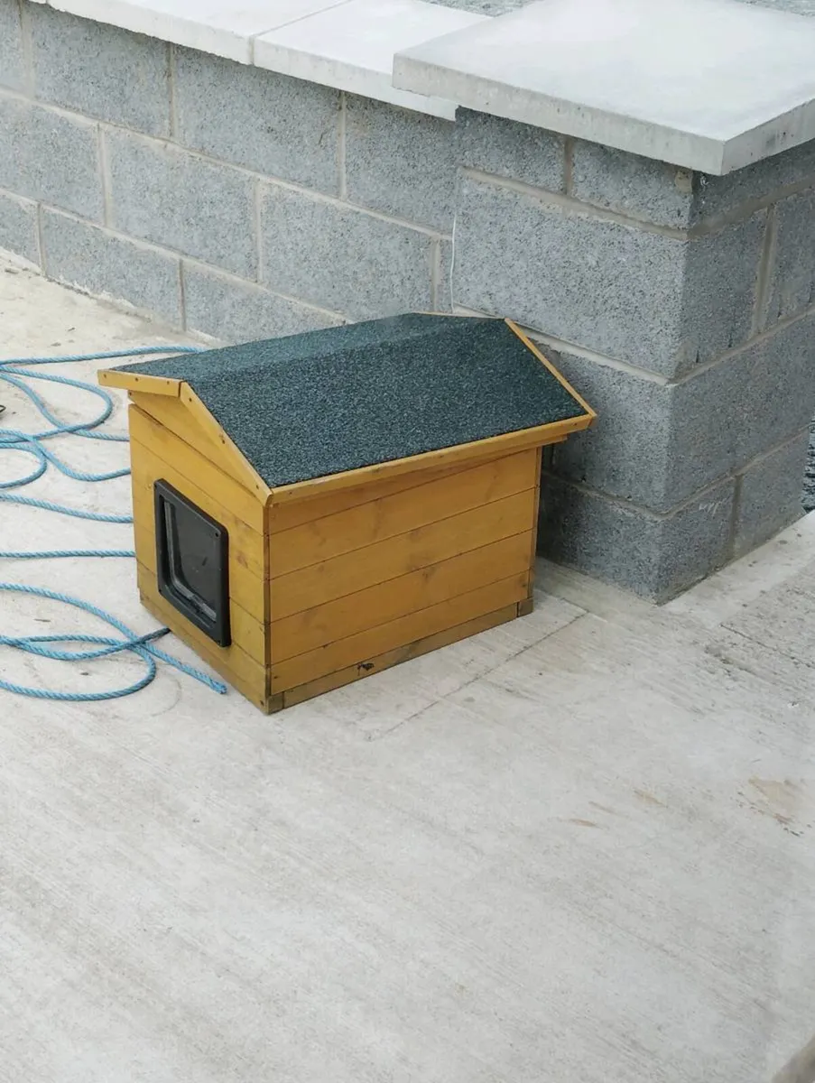 Cat house or small do also cat scratcher - Image 1