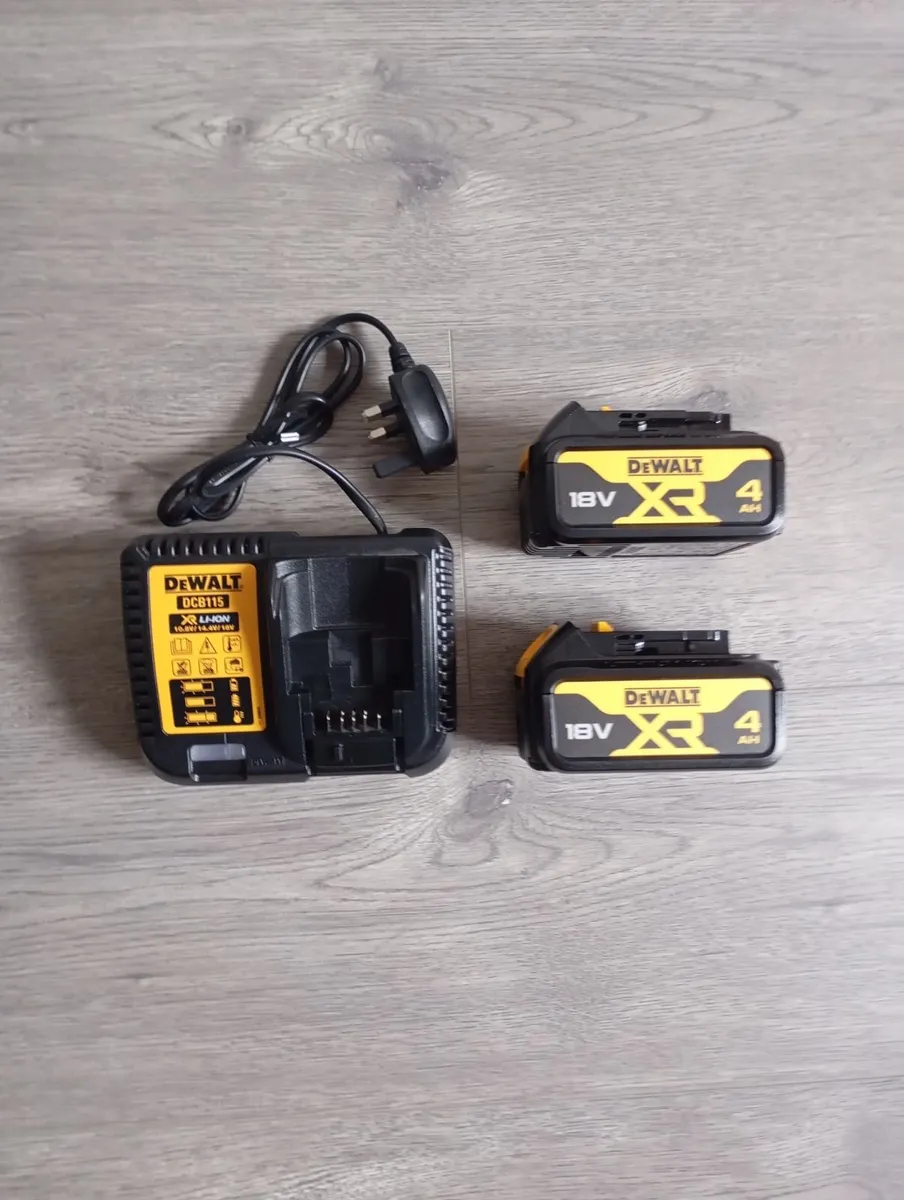 DeWalt 4ah Batteries and Charger(New)