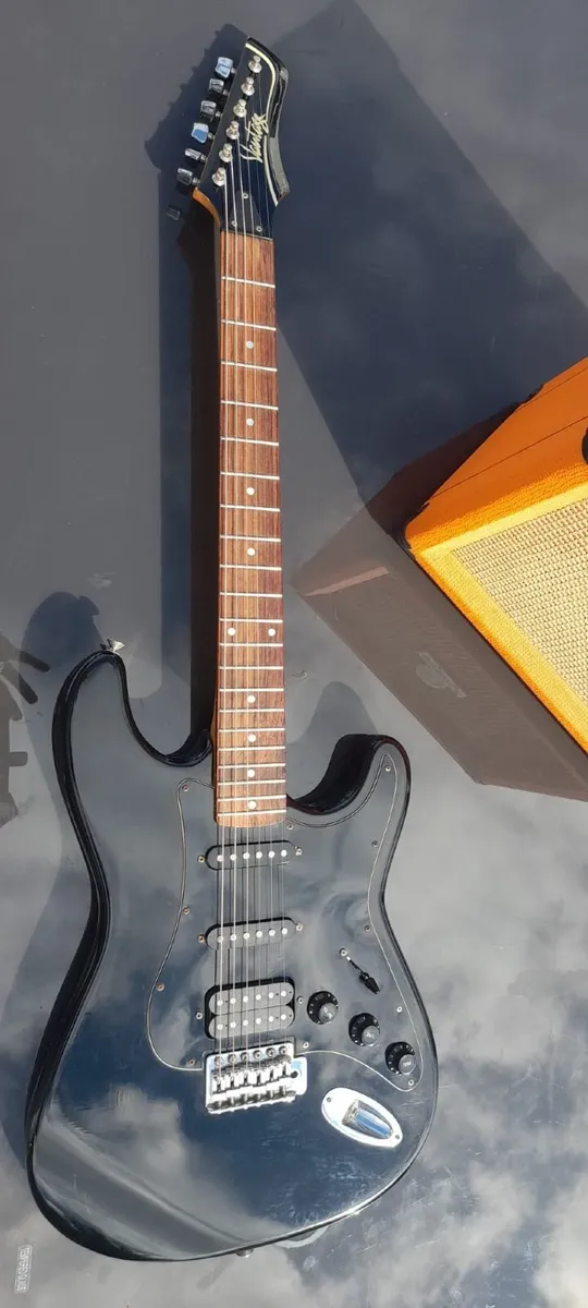 Electric guitar and amplifier - Image 1