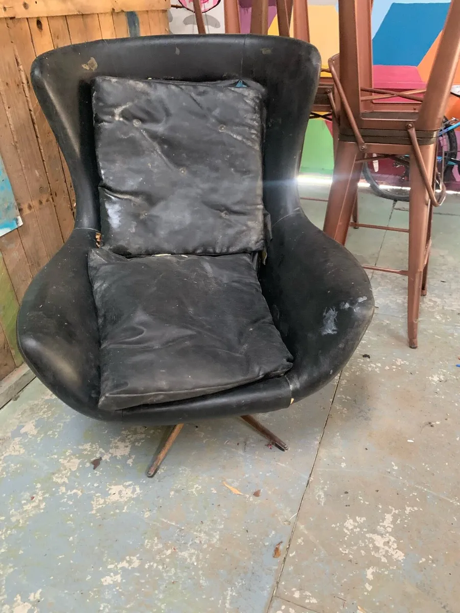 Vintage swivel armchair - Image 4