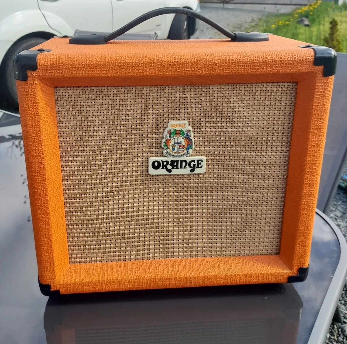 Electric guitar and amplifier - Image 4