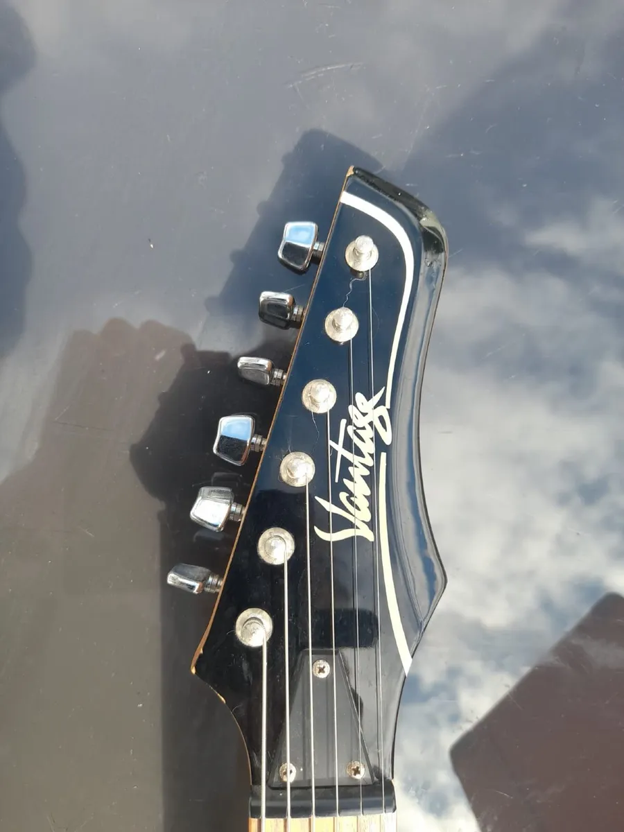 Electric guitar and amplifier - Image 3