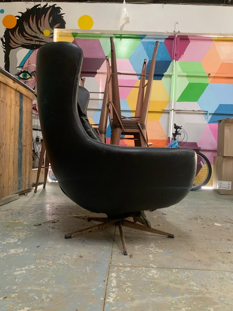 Vintage swivel armchair - Image 1